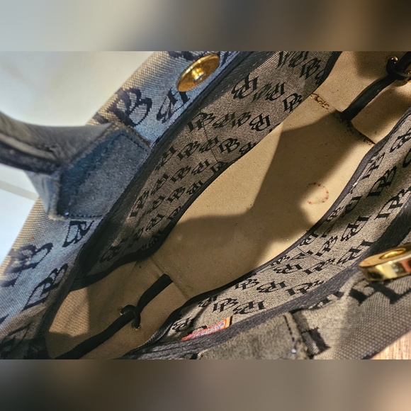 Dooney & Bourke Signature Logo Handbag with Crossbody Strap EUC - Picture 2 of 7